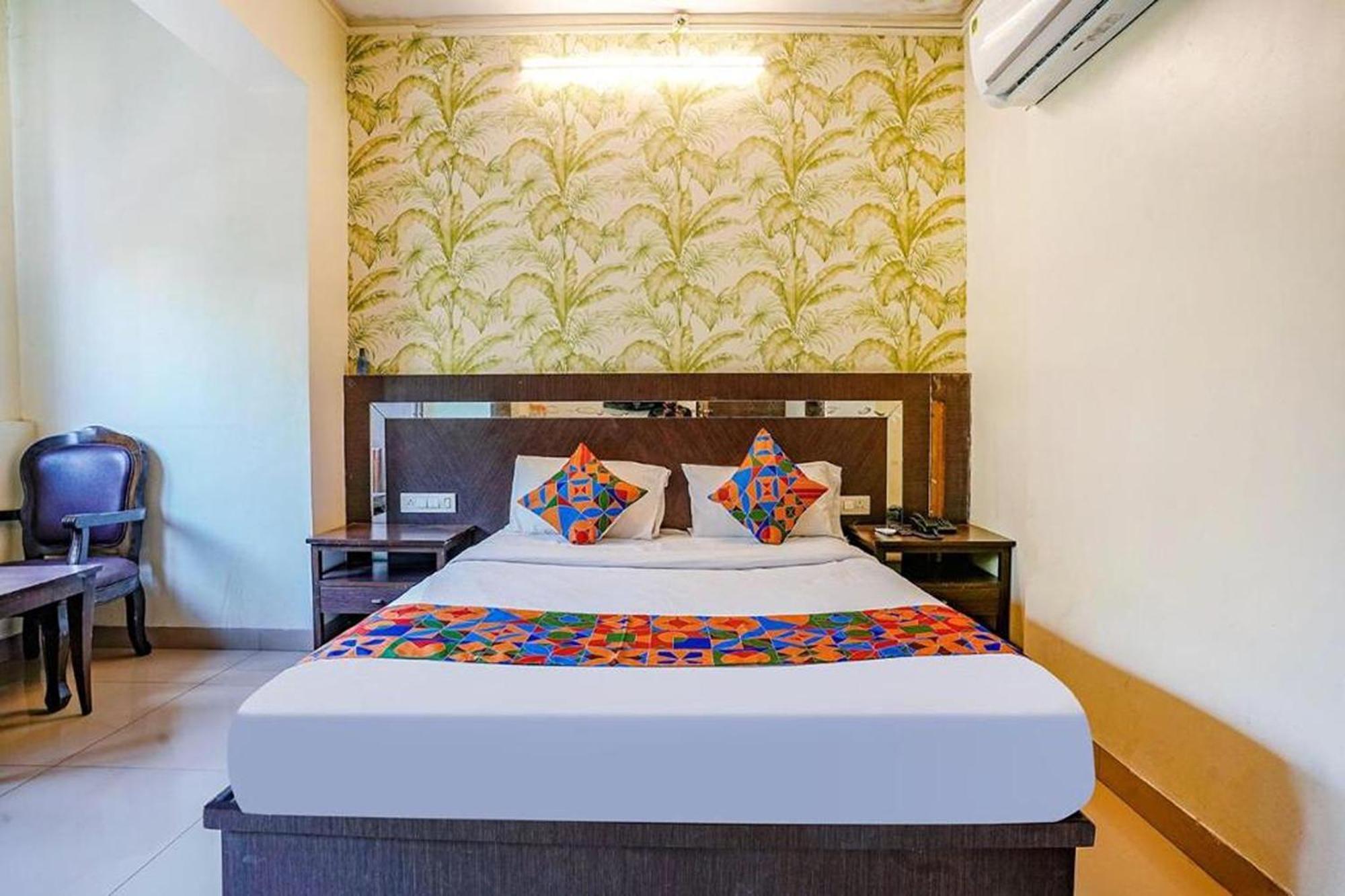 Hotel Gargi Deluxe Pune Exterior foto